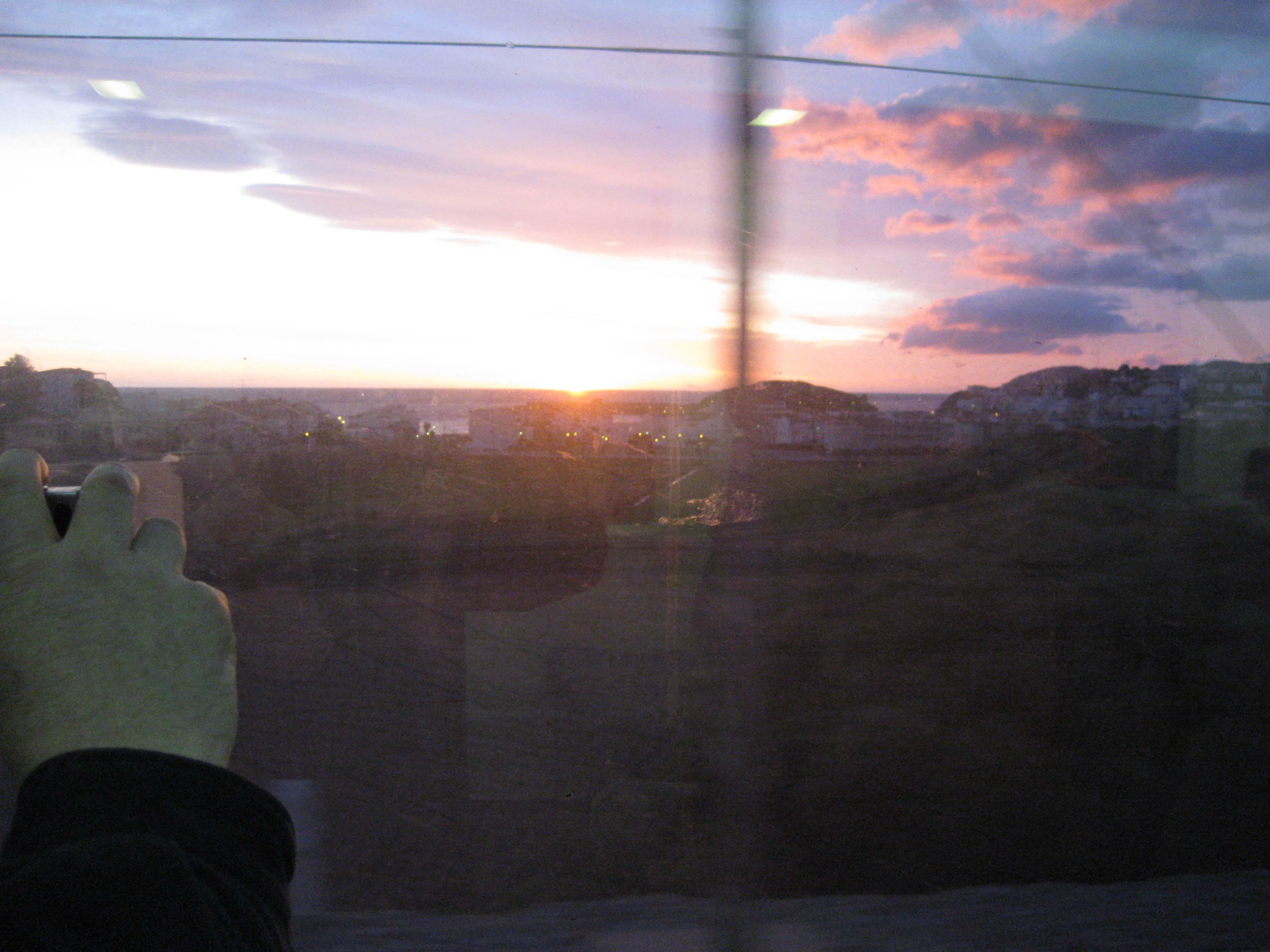 图片的手是猎人叔叔的